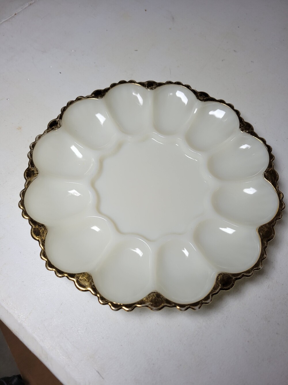 Vintage Anchor Hocking Milk Glass Deviled Egg Platter – Gold Trim – 12 Egg